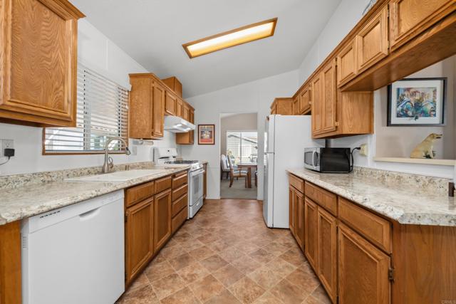 3462 Don Alberto Drive, Carlsbad CA: https://media.crmls.org/mediaz/163e45e3-5c32-47ff-8fea-3e532db9b0a5.jpg
