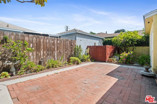 9620 Braddock Drive, Culver City CA: https://media.crmls.org/mediaz/163e5882-a22e-4d8e-8e59-29fc39fc9798.jpg