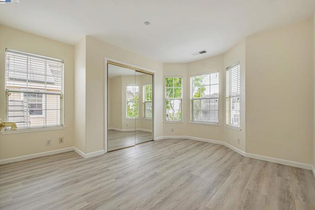 4293 OLIVER WAY, Union City CA: https://media.crmls.org/mediaz/163effca-d30e-418d-97f5-bb41276fb395.jpg