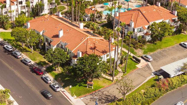 9302 Twin Trails Dr, San Diego CA: https://media.crmls.org/mediaz/163f3c4c-2af8-4765-bff1-00fe8f916b22.jpg
