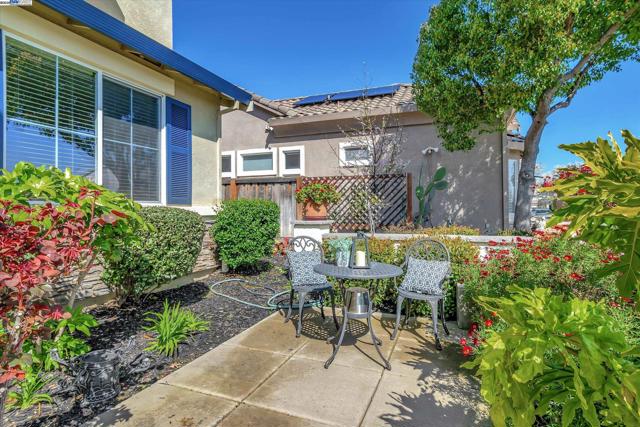 1517 Rampart Way, Brentwood CA: https://media.crmls.org/mediaz/16402608-714d-4e42-9dd1-8b86eb22372a.jpg