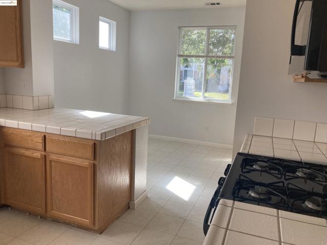 10448 almanor circle, Stockton CA: https://media.crmls.org/mediaz/16403e23-ba41-43b6-b8a4-f0ca6d5b5110.jpg