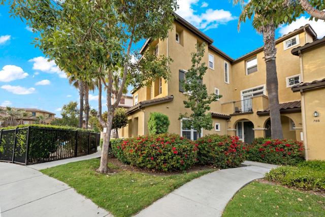 784 Portside Pl, San Diego CA: https://media.crmls.org/mediaz/16408769-6459-4697-9b6d-d919ff74d91b.jpg