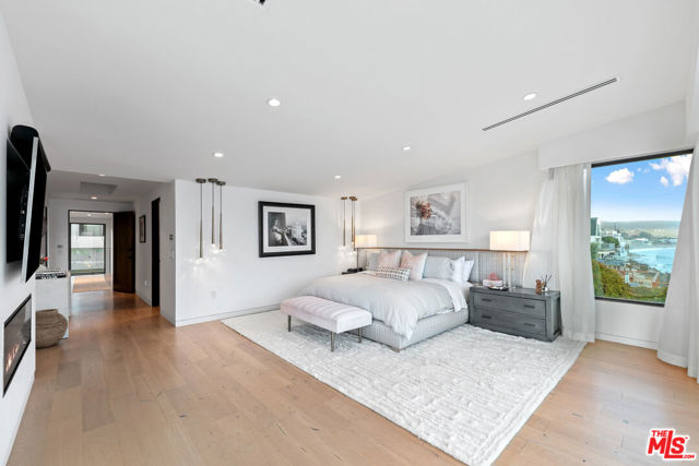 24146 Malibu Road, Malibu CA: https://media.crmls.org/mediaz/1640a2b1-4b8e-49ce-8916-241bdc66d7a3.jpg
