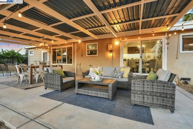 1941 Eden Plains Rd, Brentwood CA: https://media.crmls.org/mediaz/1640c1ce-2d44-4234-8b3e-b8557a08131e.jpg