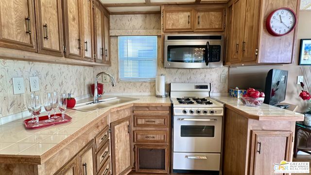 69801 Ramon Road, Cathedral City CA: https://media.crmls.org/mediaz/1640d299-702d-41a6-8e8b-24a08a67dc59.jpg