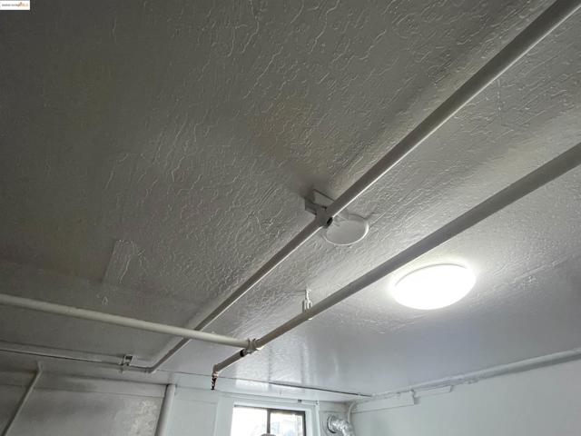 290 Park View Terrace, Oakland CA: https://media.crmls.org/mediaz/1640f45f-4d89-465a-a79f-0c801a461d53.jpg