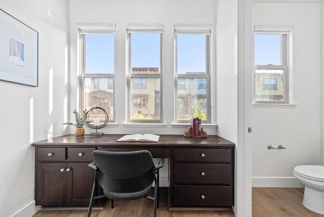 329 Cherokee Loop, Mountain View CA: https://media.crmls.org/mediaz/16415271-c460-449b-9945-eba022a42691.jpg