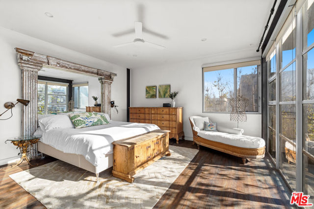 25 Brooks Avenue, Venice CA: https://media.crmls.org/mediaz/1641b4da-85a0-4ccd-b4f9-6da3b58c748e.jpg