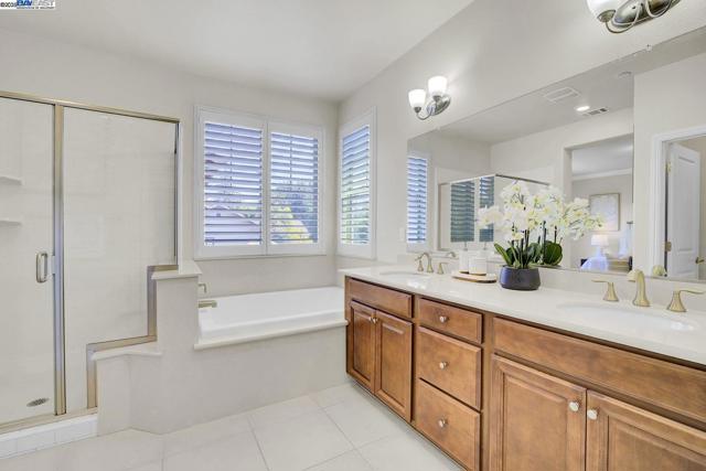 41538 Casabella Cmn, Fremont CA: https://media.crmls.org/mediaz/1641cea5-efb6-4f6d-b4de-33d7cf03a0ff.jpg