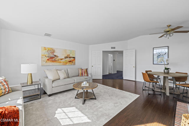 287 Golden Fern Court, Simi Valley CA: https://media.crmls.org/mediaz/16422ba1-effe-42fd-9763-898eed732489.jpg