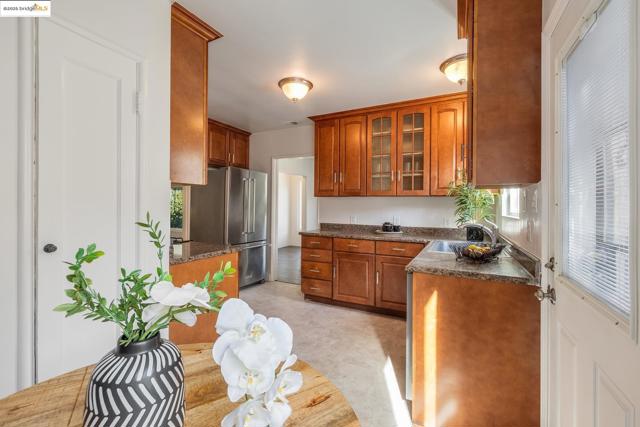 279 Pomona Street, Crockett CA: https://media.crmls.org/mediaz/1644290b-cf78-4909-832d-1ec22b26c6e0.jpg