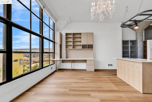 1500 Park Ave, Emeryville CA: https://media.crmls.org/mediaz/164456b1-de72-40ec-bac3-69f830dbb65c.jpg