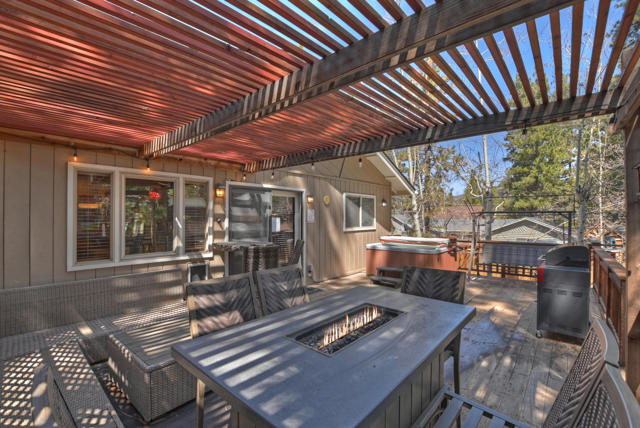 387 Wren Drive, Big Bear CA: https://media.crmls.org/mediaz/164467c5-9ce1-4d72-bc37-ec105263fa01.jpg
