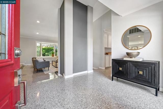 3245 Newport Court, Walnut Creek CA: https://media.crmls.org/mediaz/1644eb55-2b72-432b-b067-8a4d02a9ec03.jpg
