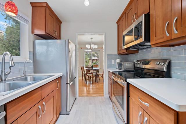 987 Lane Avenue, Mountain View CA: https://media.crmls.org/mediaz/16455ed1-cba7-4ac5-86f8-a3b65965c3cf.jpg