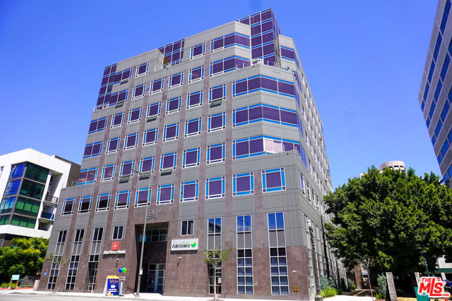 520 N Central Avenue, Glendale CA: https://media.crmls.org/mediaz/1645a14e-e6e1-4837-9cd4-9316907a6dda.jpg