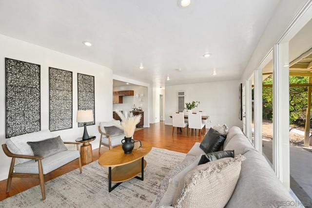 6371 Celia Vista Dr, San Diego CA: https://media.crmls.org/mediaz/1645a3af-14d9-4c2e-8f94-c18a11f23258.jpg