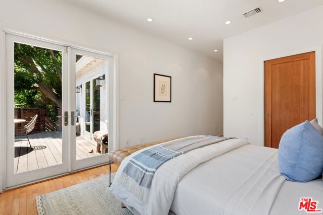 2116 Princeton Avenue, Los Angeles CA: https://media.crmls.org/mediaz/1646db83-6c57-4140-a1b0-4d455e6657d5.jpg