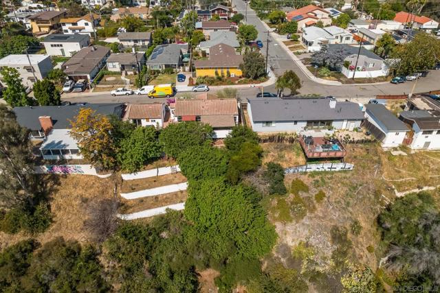 2541 Haller St, San Diego CA: https://media.crmls.org/mediaz/1646e60b-7ed9-4713-be96-0063c9fe45ab.jpg
