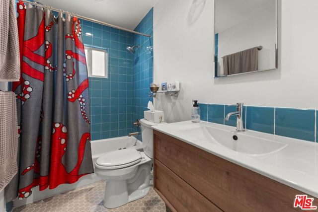 1179 Bellevue Avenue, Los Angeles CA: https://media.crmls.org/mediaz/164738f9-7ecf-4eb5-92bc-2107e706fce4.jpg