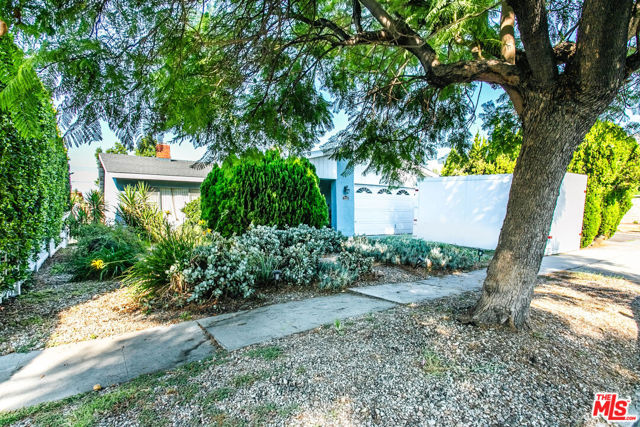 7113 Wortser Avenue photo 2