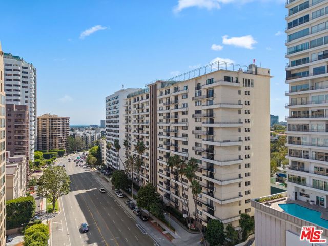 10535 Wilshire Boulevard, Los Angeles CA: https://media.crmls.org/mediaz/1648828c-1bc6-4d47-a357-56af2a839ae0.jpg