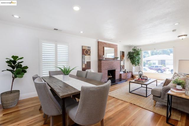 4103 Dickson Ct, Oakland CA: https://media.crmls.org/mediaz/1649c6f7-e81a-4066-a021-a179112177b6.jpg