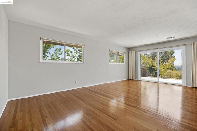 1510 Encanto, Walnut Creek CA: https://media.crmls.org/mediaz/1649d6ee-89af-4bed-b3ce-f31e7c020976.jpg
