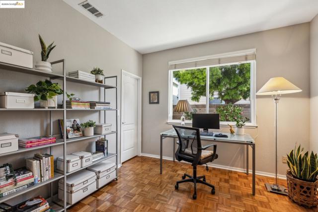 26 Farallon Ct, Richmond CA: https://media.crmls.org/mediaz/164a22e6-e7d2-4aa4-a985-5fe8bce73e12.jpg