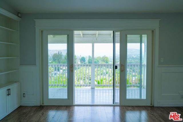 22224 Cass Avenue, Woodland Hills CA: https://media.crmls.org/mediaz/164a6dc5-a8af-4911-b5e4-694fe172e472.jpg