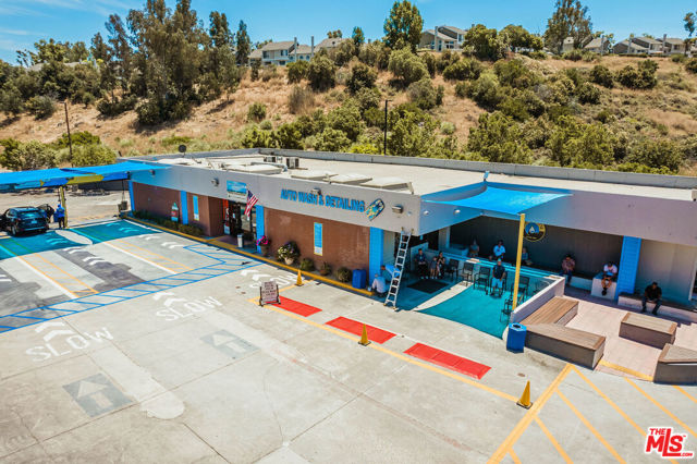 23156 Los Alisos Boulevard, Mission Viejo CA: https://media.crmls.org/mediaz/164ab1c4-25c7-4b6d-9436-06713c2811c8.jpg