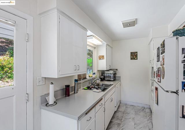 2048 Donald Dr, Moraga CA: https://media.crmls.org/mediaz/164bd424-fa40-4795-8936-2da40d2dc373.jpg