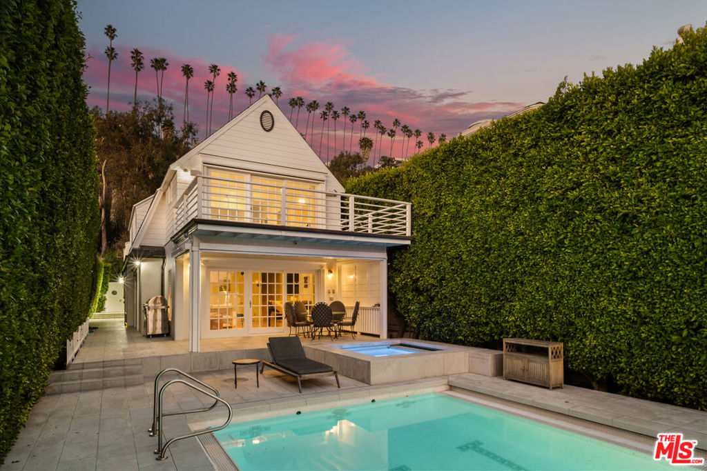 501 Palisades Beach Road — Traditional