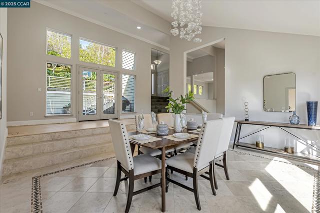 4 Berrybrook Hollow, Orinda CA: https://media.crmls.org/mediaz/164d4bf0-b75e-495f-bad3-243f4e1717e6.jpg