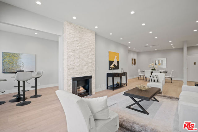 Image 3 of 38 For 1557 Beverly Glen Boulevard 203