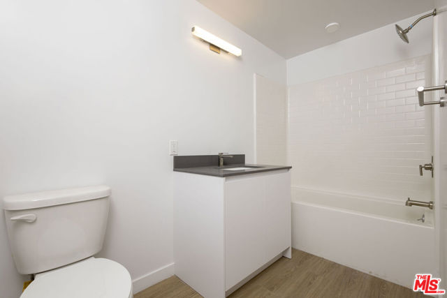 14629 Erwin Street, Van Nuys CA: https://media.crmls.org/mediaz/164e42bf-3ddb-4d3e-89bd-0cb49e2c915c.jpg