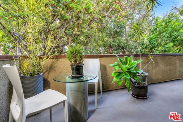 2332 Fox Hills Drive, Los Angeles CA: https://media.crmls.org/mediaz/164ea7fa-e314-42d6-9ebc-c18c1d753098.jpg