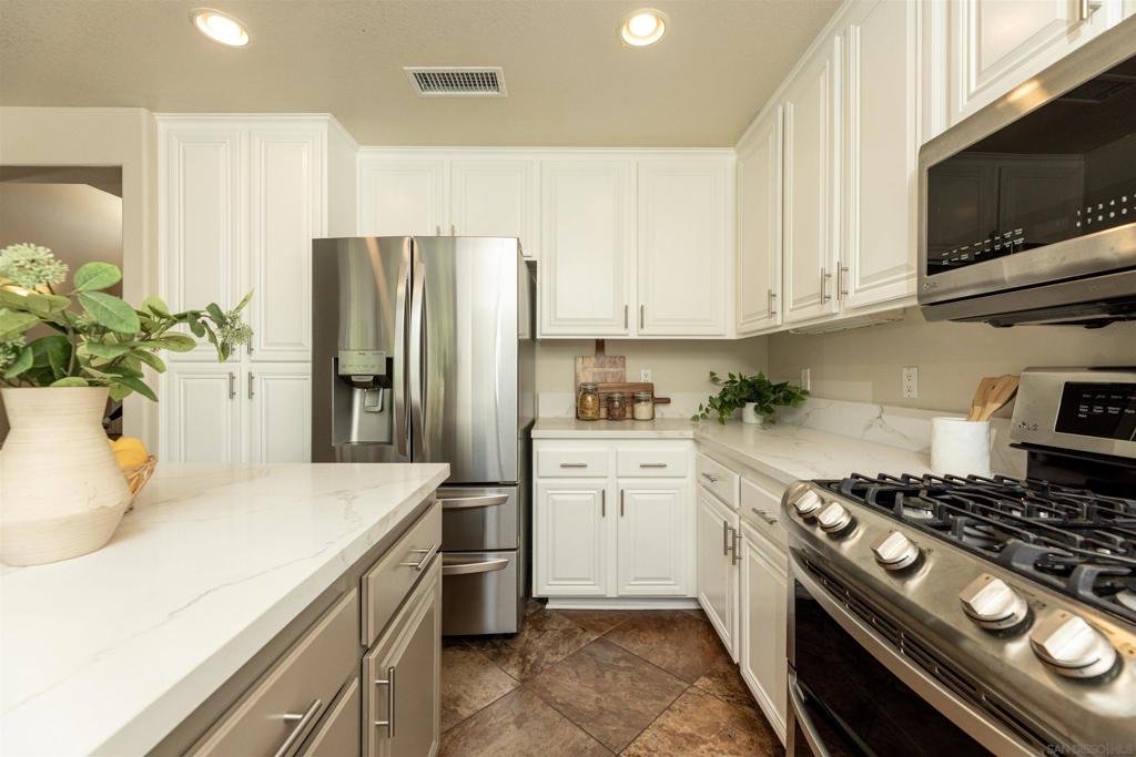 13635 Janeen Pl