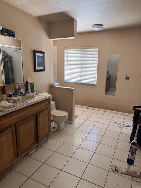 Detail Gallery Image 6 of 8 For 24839 Abalar Way, Ramona,  CA 92065 - 4 Beds | 2/1 Baths