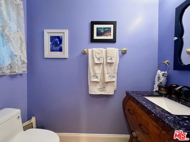 13957 Chandler Boulevard, Sherman Oaks CA: https://media.crmls.org/mediaz/164f90ad-5fd1-4ab1-8bbe-765f8756bb2a.jpg