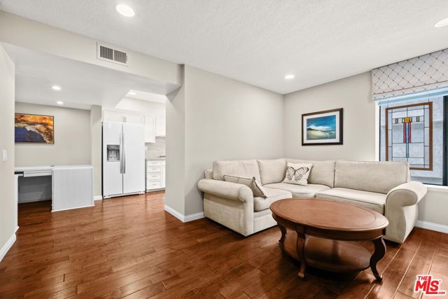 1490 Palisades Drive, Pacific Palisades CA: https://media.crmls.org/mediaz/164faa7b-fcfb-4c87-9bd6-5ddfb0130861.jpg