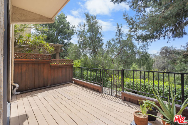 532 Riviera Court, Fullerton CA: https://media.crmls.org/mediaz/16508562-38c5-4931-916b-a8b455a03471.jpg