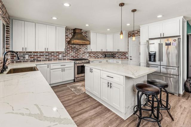 Detail Gallery Image 10 of 24 For 1554 W Country Club Ln, Escondido,  CA 92026 - 3 Beds | 2 Baths