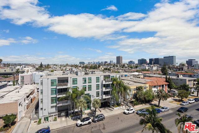 321 Oxford Avenue, Los Angeles, California 90010, 3 Bedrooms Bedrooms, ,2 BathroomsBathrooms,Condominium,For Sale,Oxford,24422259