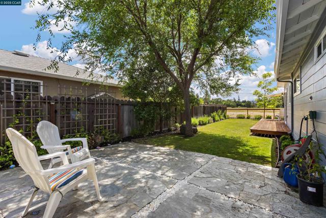 225 Babette Ct, Pleasant Hill CA: https://media.crmls.org/mediaz/165143e3-b55e-4b35-8b32-5537cbbe2c6c.jpg