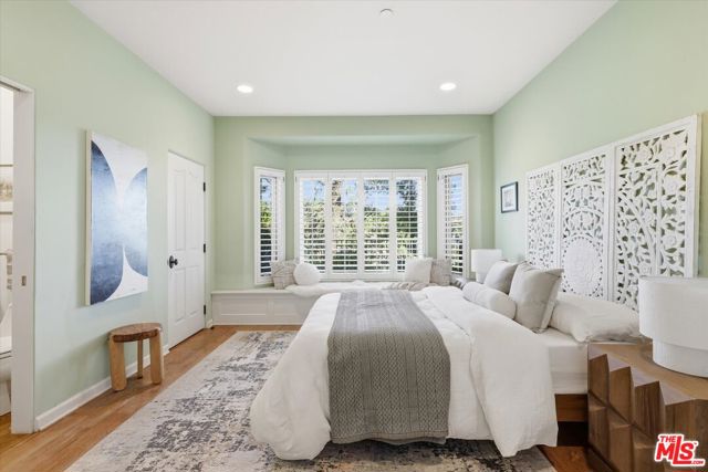 1284 Lago Vista Drive, Beverly Hills CA: https://media.crmls.org/mediaz/16518ad8-ec75-49de-802c-f76d753f26ff.jpg