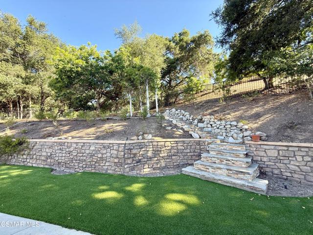 829 Sorrelwood Court, Westlake Village CA: https://media.crmls.org/mediaz/1651c65b-b7e7-41da-a237-43a27626deee.jpg