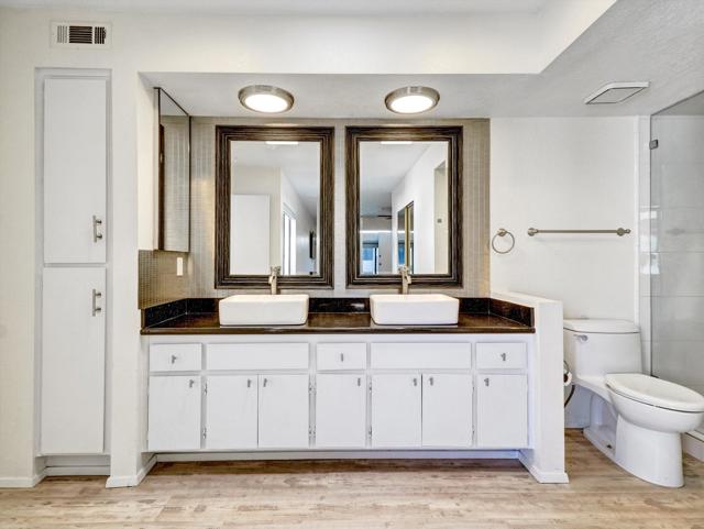 426 Village W Square, Palm Springs CA: https://media.crmls.org/mediaz/1651e3da-0532-4dc2-b4d2-36933ff2db4c.jpg