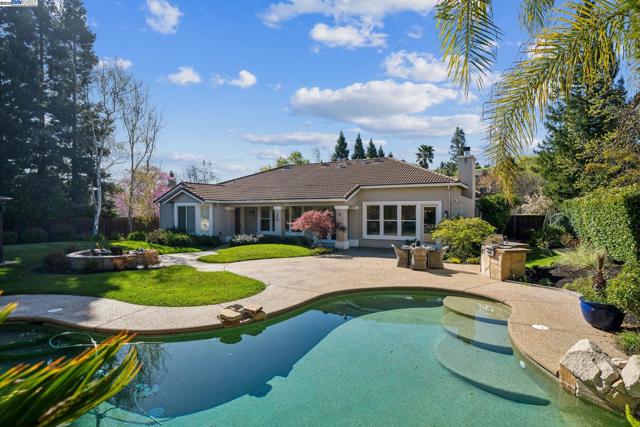 1221 Culet Ranch Rd, Danville CA: https://media.crmls.org/mediaz/1652153f-850f-4f4a-baf4-3d927e57b175.jpg